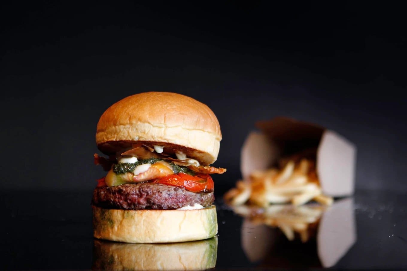 25 Degrees Burgers, Wine & Liquor Bar — รูปภาพ (อาหาร)
