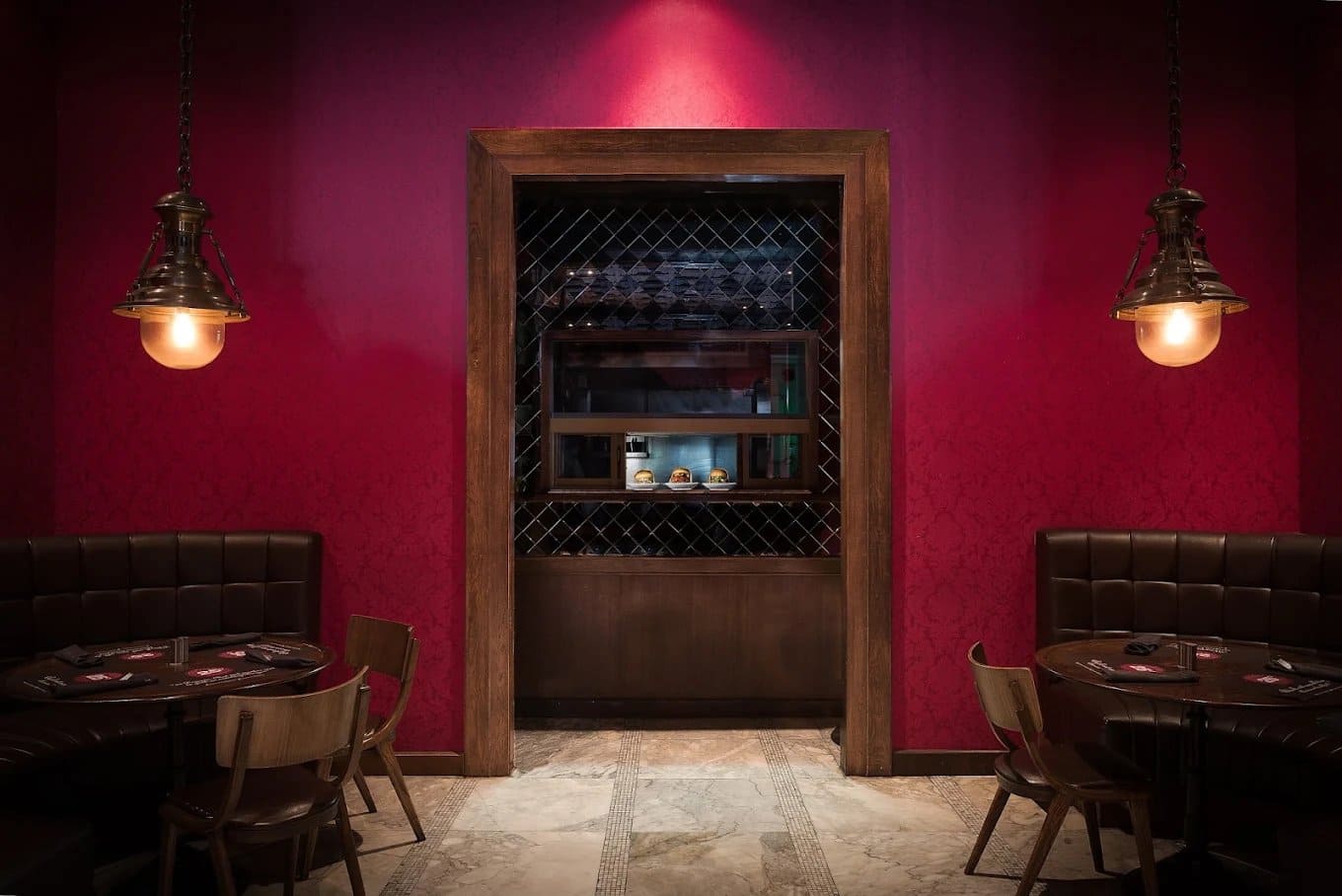 25 Degrees Burgers, Wine & Liquor Bar — รูปภาพ (ภายในร้าน)