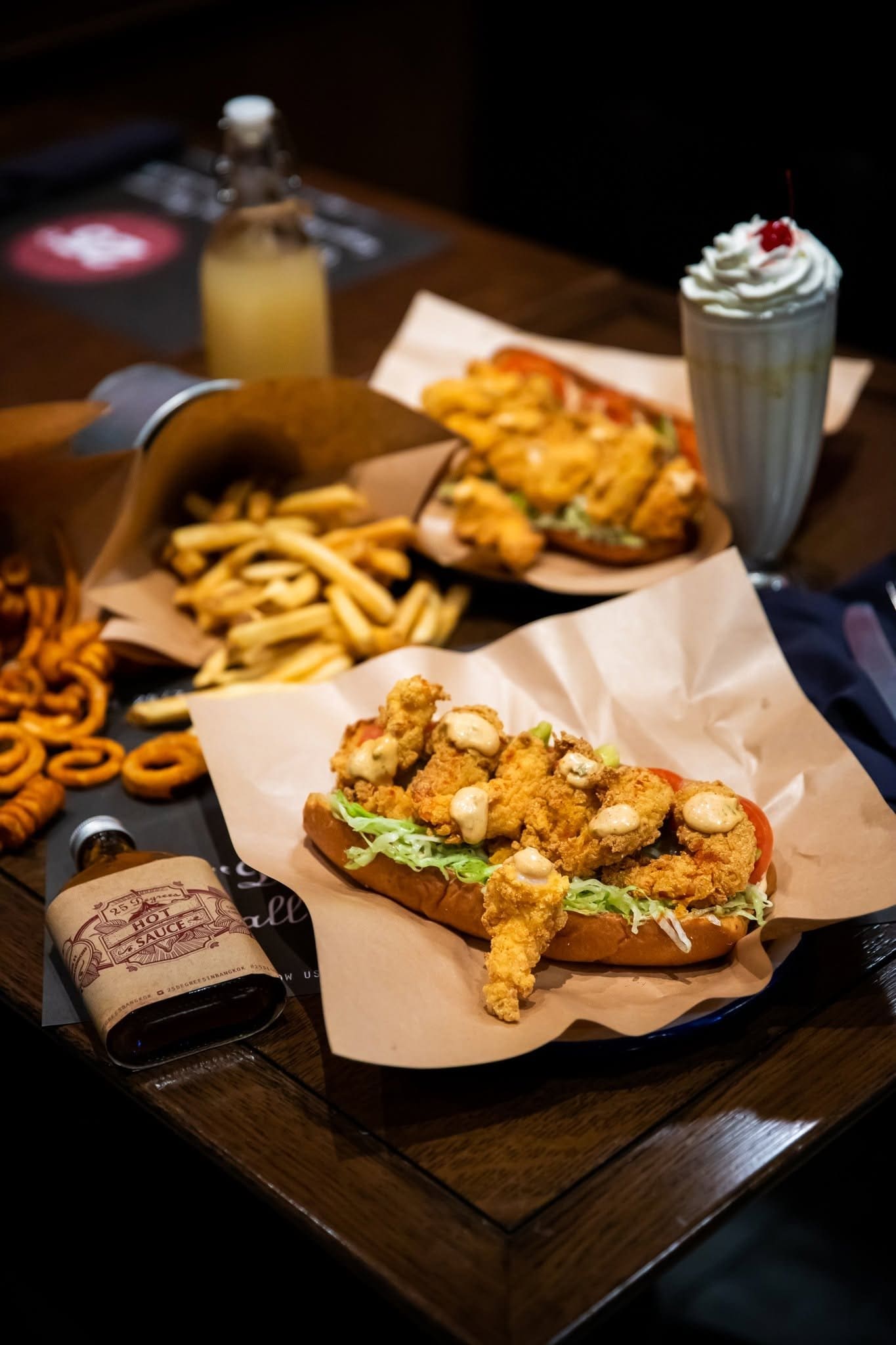 25 Degrees Burgers, Wine & Liquor Bar — รูปภาพ (อาหาร)