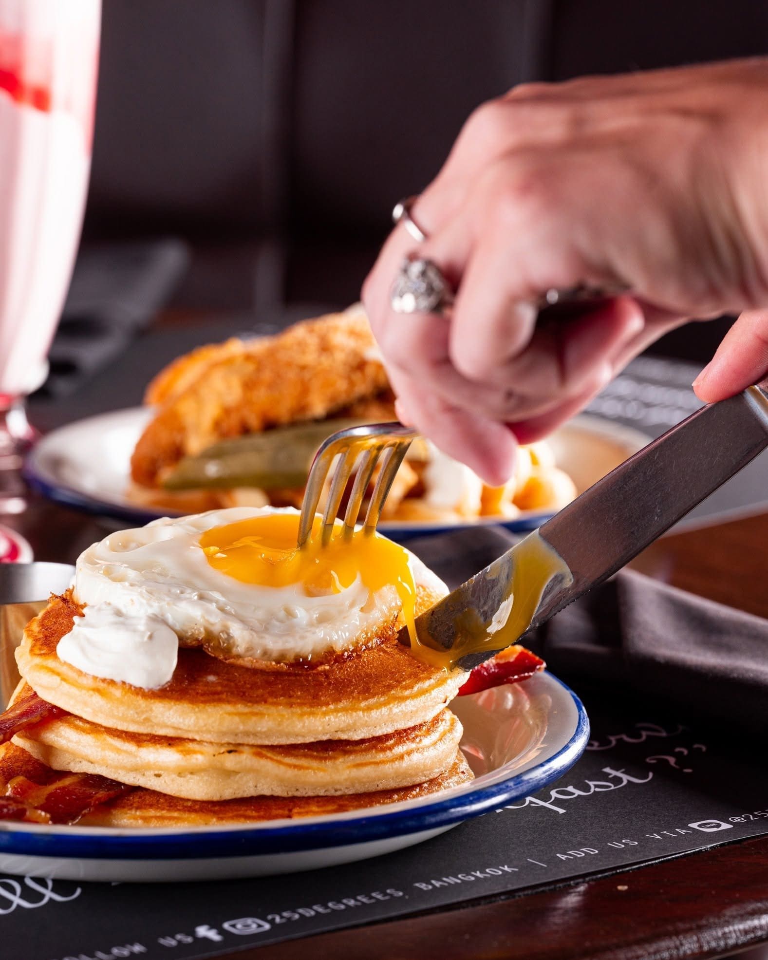 PANCAKES & BACON