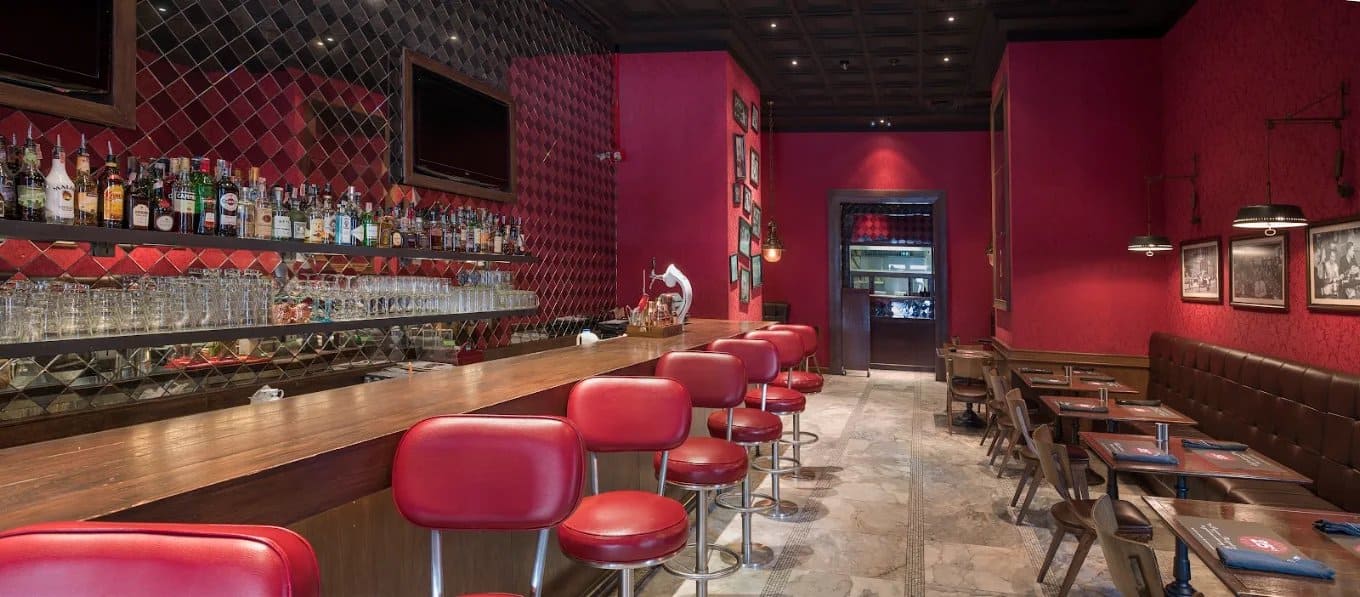 25 Degrees Burgers, Wine & Liquor Bar — รูปภาพ (ภายในร้าน)
