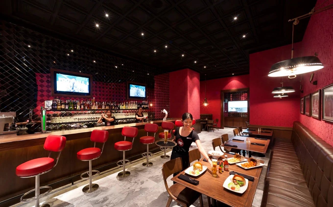 25 Degrees Burgers, Wine & Liquor Bar — รูปภาพ (ภายในร้าน)