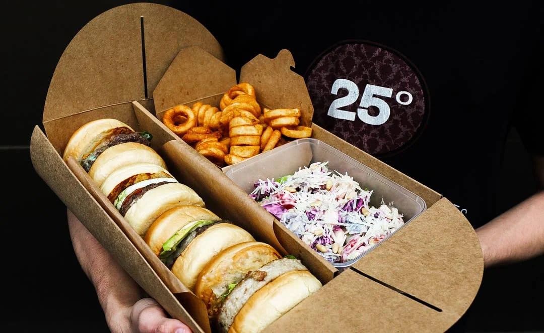25 Degrees Burgers, Wine & Liquor Bar — รูปภาพ (อาหาร)