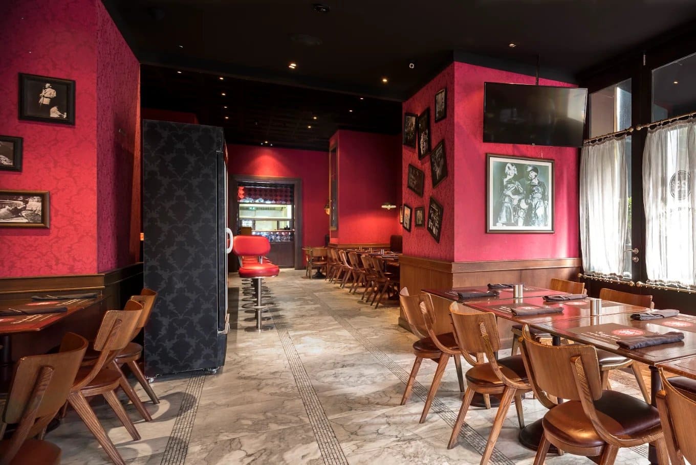 25 Degrees Burgers, Wine & Liquor Bar — รูปภาพ (ภายในร้าน)