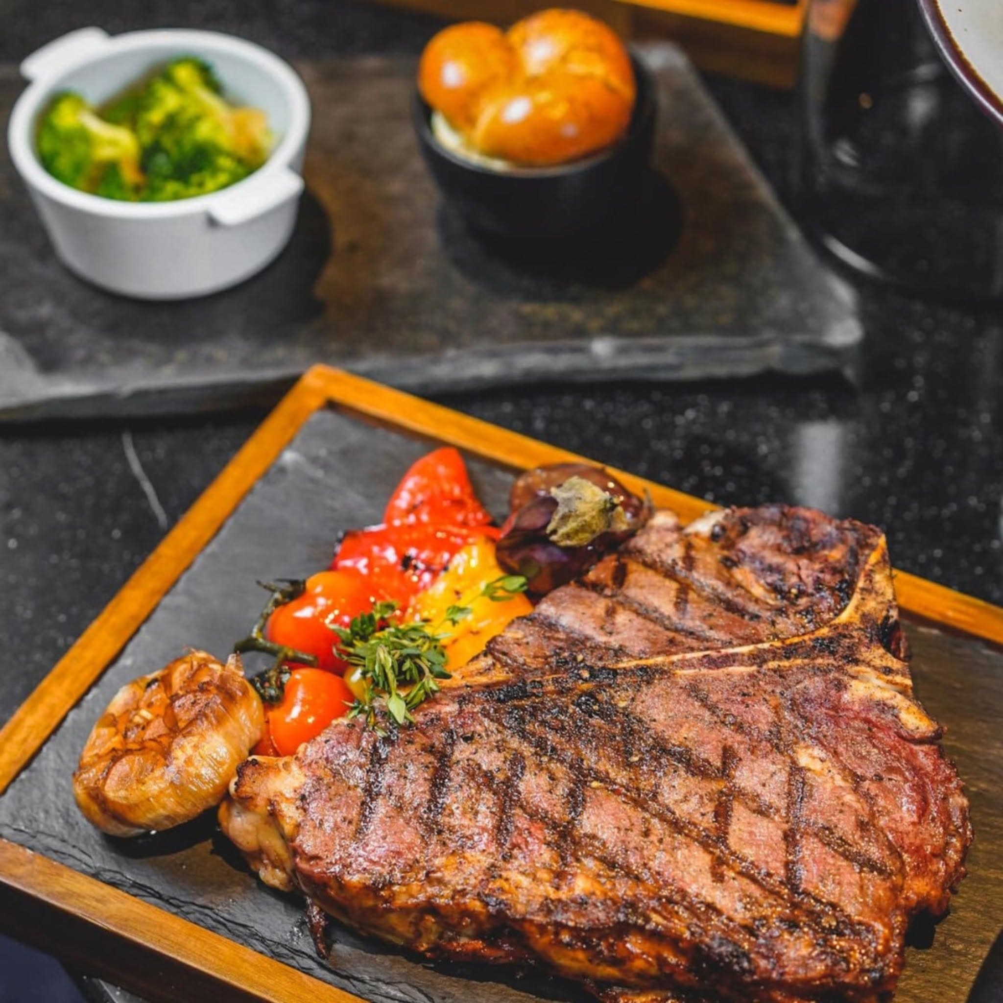 Blue Sky Rooftop Restaurant & Bar — รูปภาพ (อาหาร)