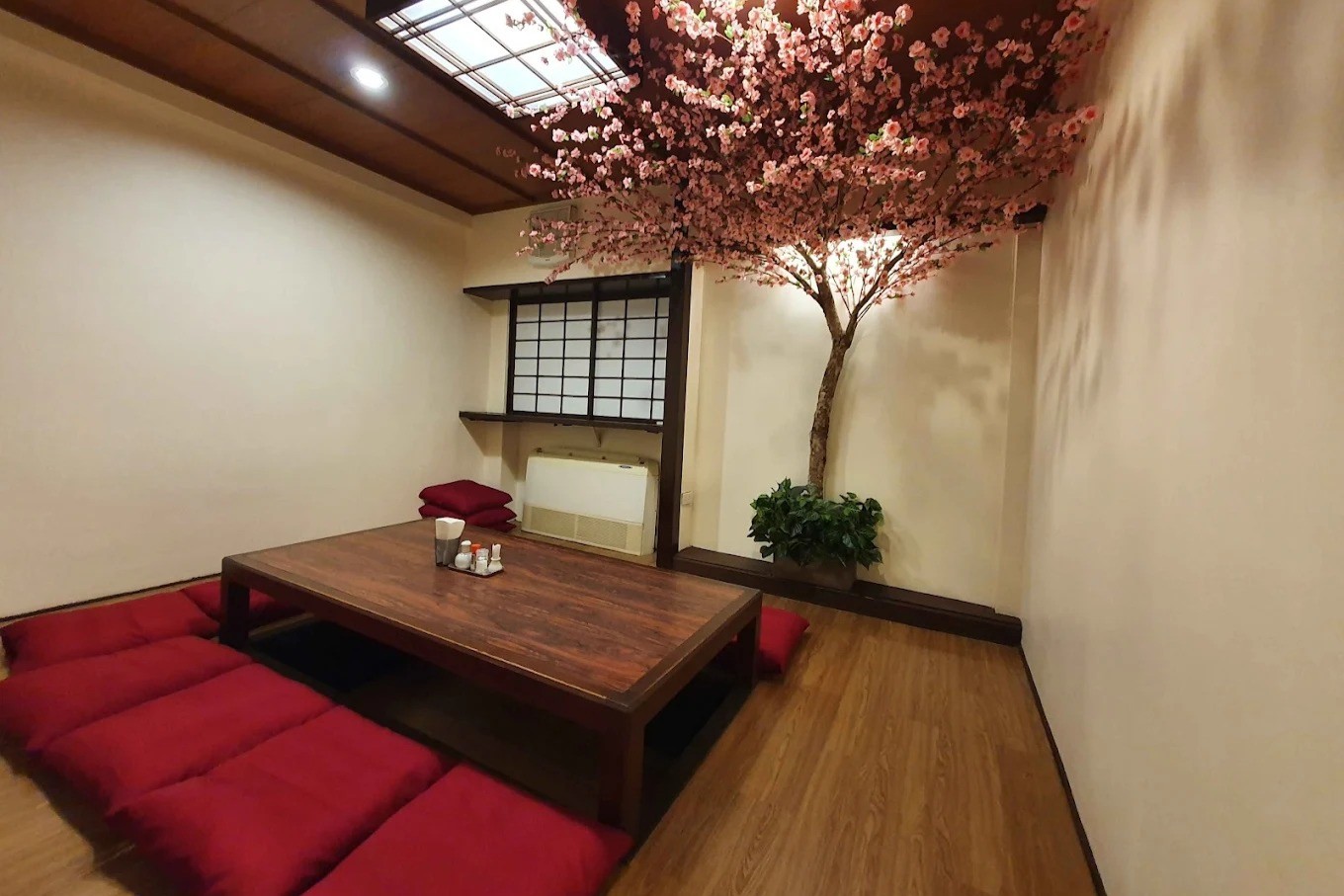 Izakaya Naihua — รูปภาพ (ภายในร้าน)
