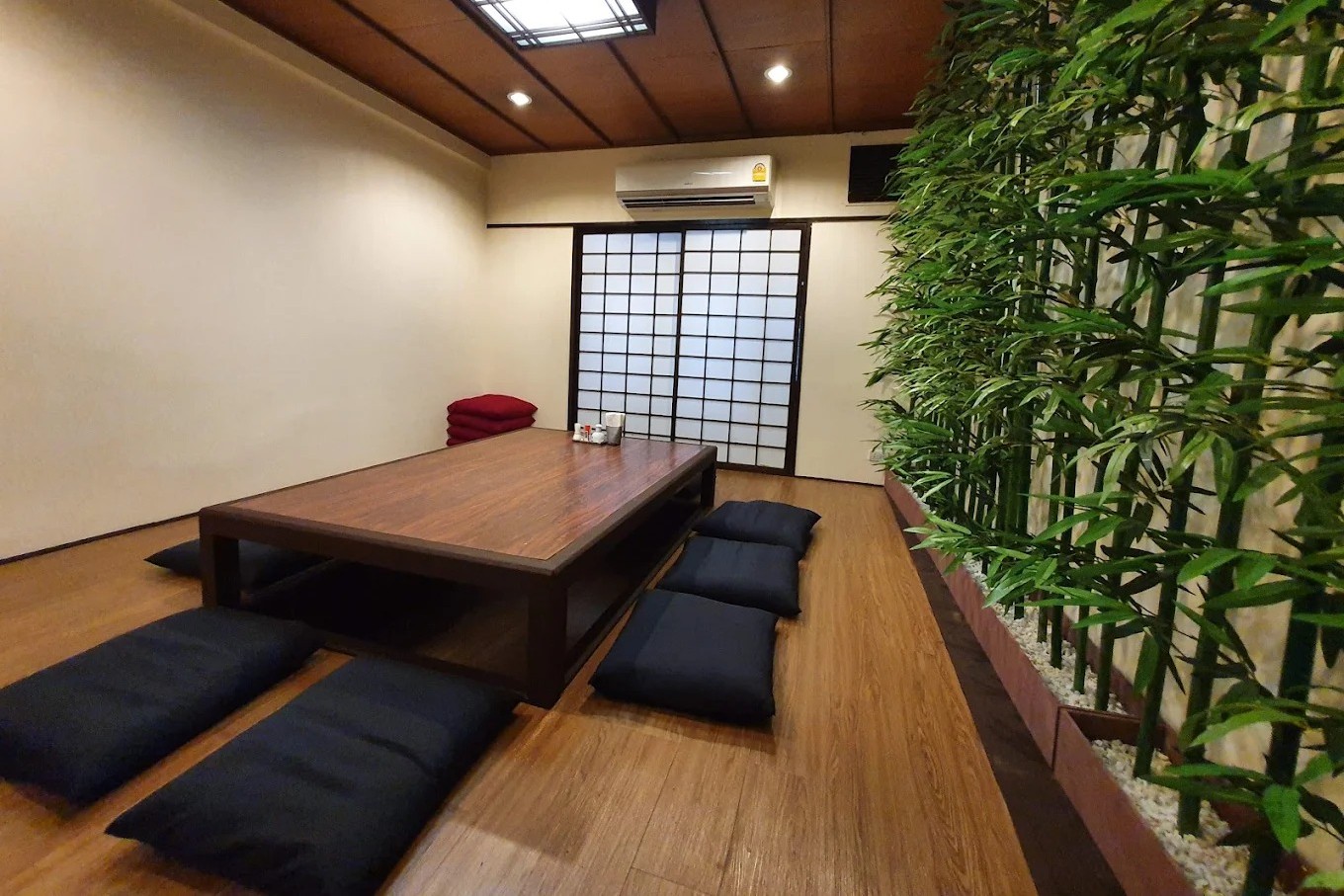 Izakaya Naihua — รูปภาพ (ภายในร้าน)