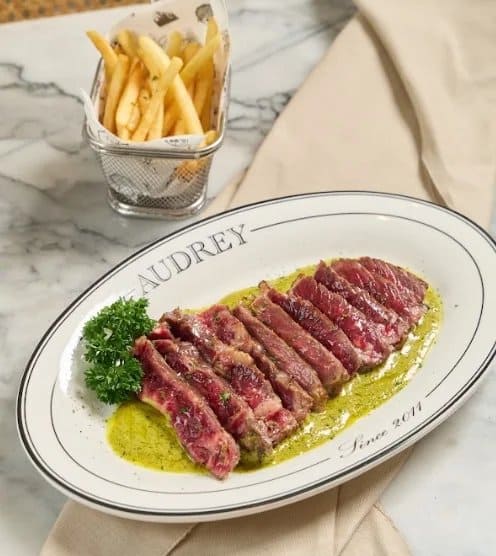 Audrey Cafe & Bistro, Thonglor 11 — รูปภาพ (อาหาร)