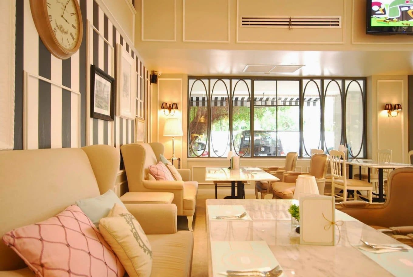 Audrey Cafe & Bistro, Thonglor 11 — รูปภาพ (ภายในร้าน)