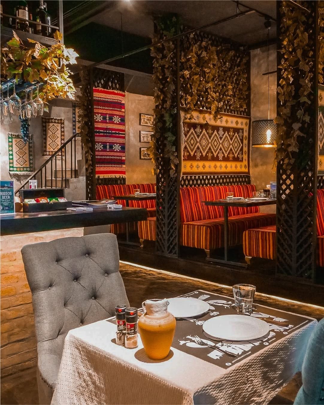 ARGO GEORGIAN GREEK BAR & GRILL — รูปภาพ (ภายในร้าน)