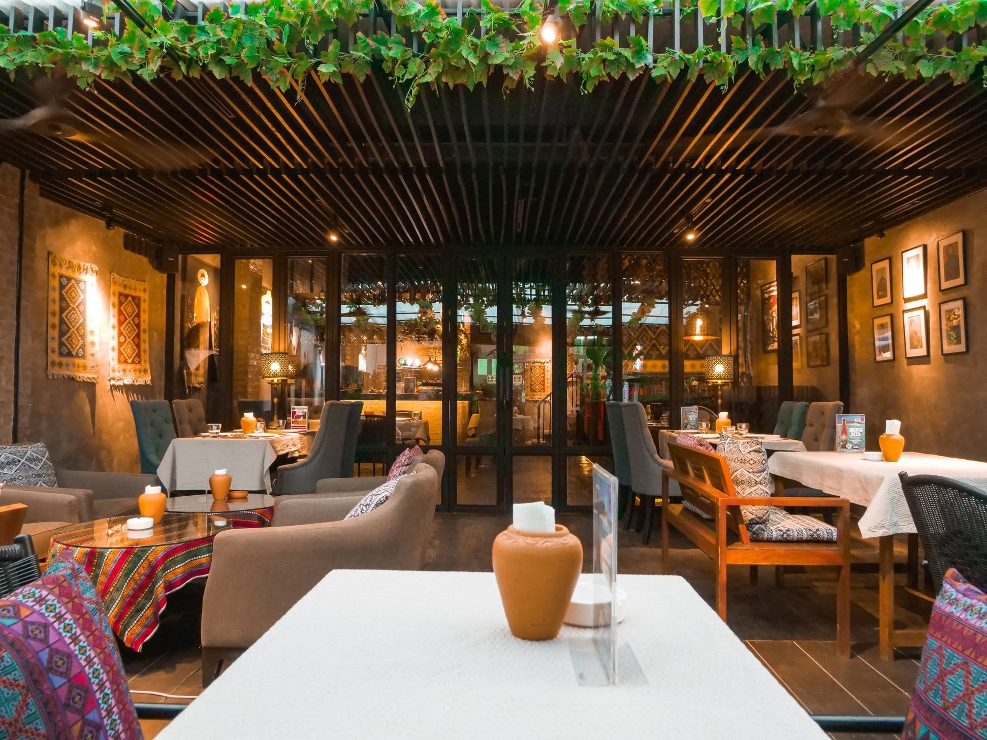 ARGO GEORGIAN GREEK BAR & GRILL — รูปภาพ (ภายในร้าน)