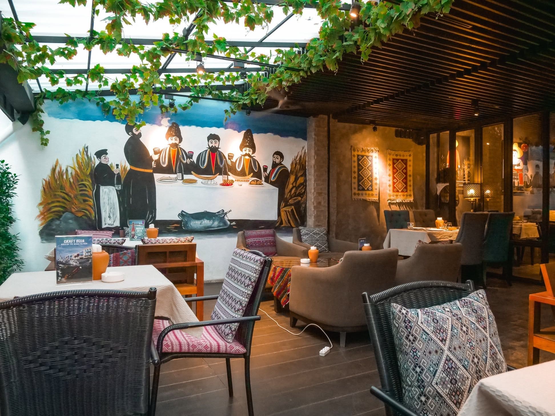 ARGO GEORGIAN GREEK BAR & GRILL — รูปภาพ (ภายในร้าน)