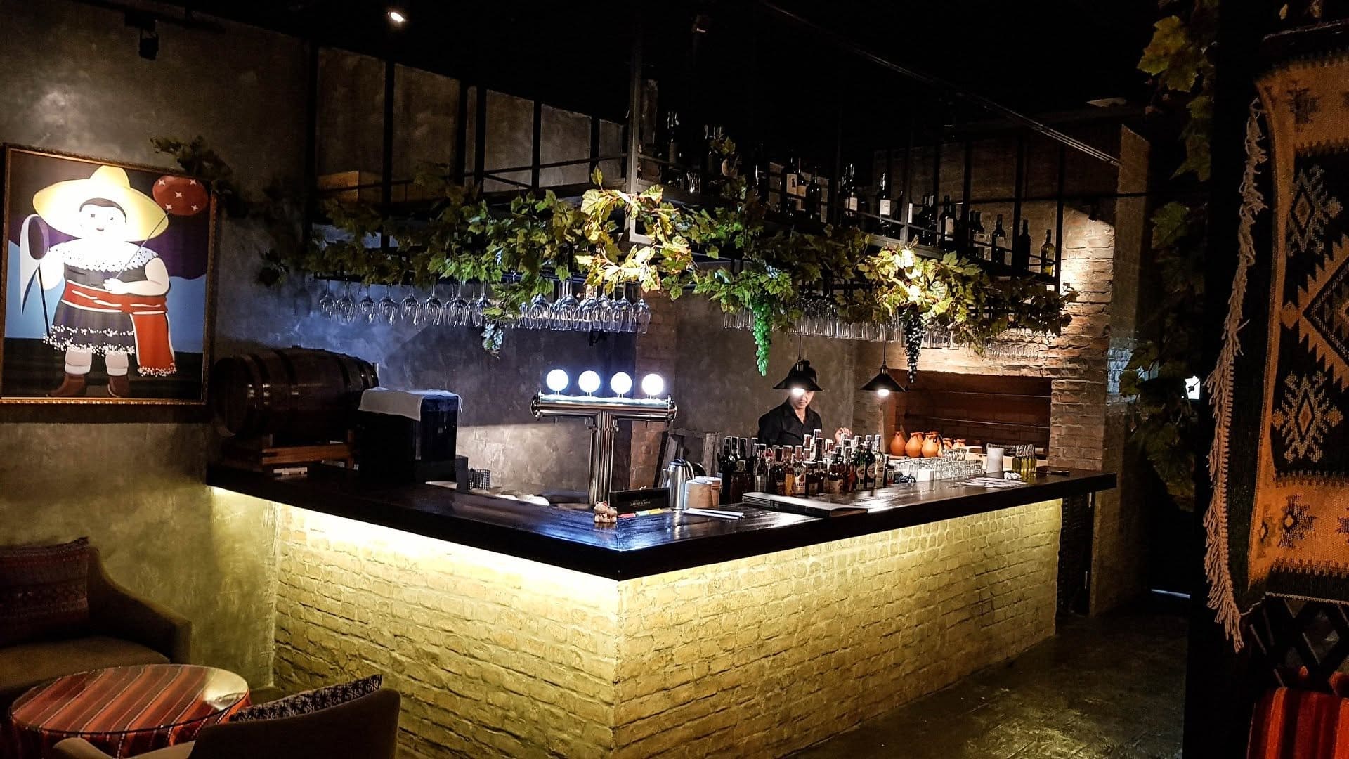 ARGO GEORGIAN GREEK BAR & GRILL — รูปภาพ (ภายในร้าน)