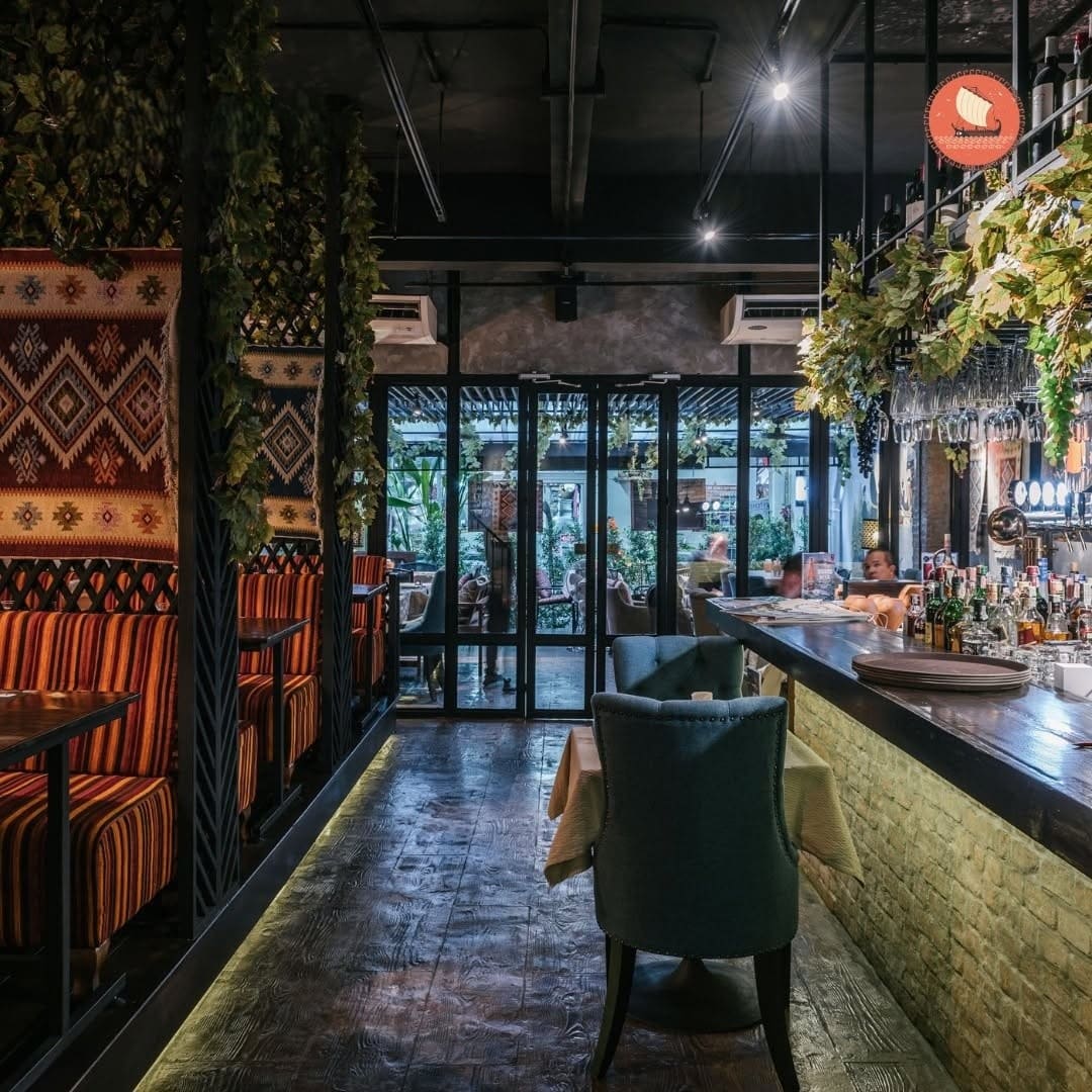 ARGO GEORGIAN GREEK BAR & GRILL — รูปภาพ (ภายในร้าน)