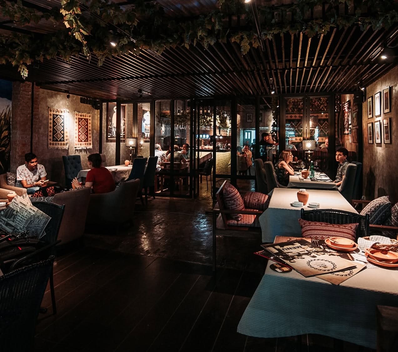 ARGO GEORGIAN GREEK BAR & GRILL — รูปภาพ (ภายในร้าน)