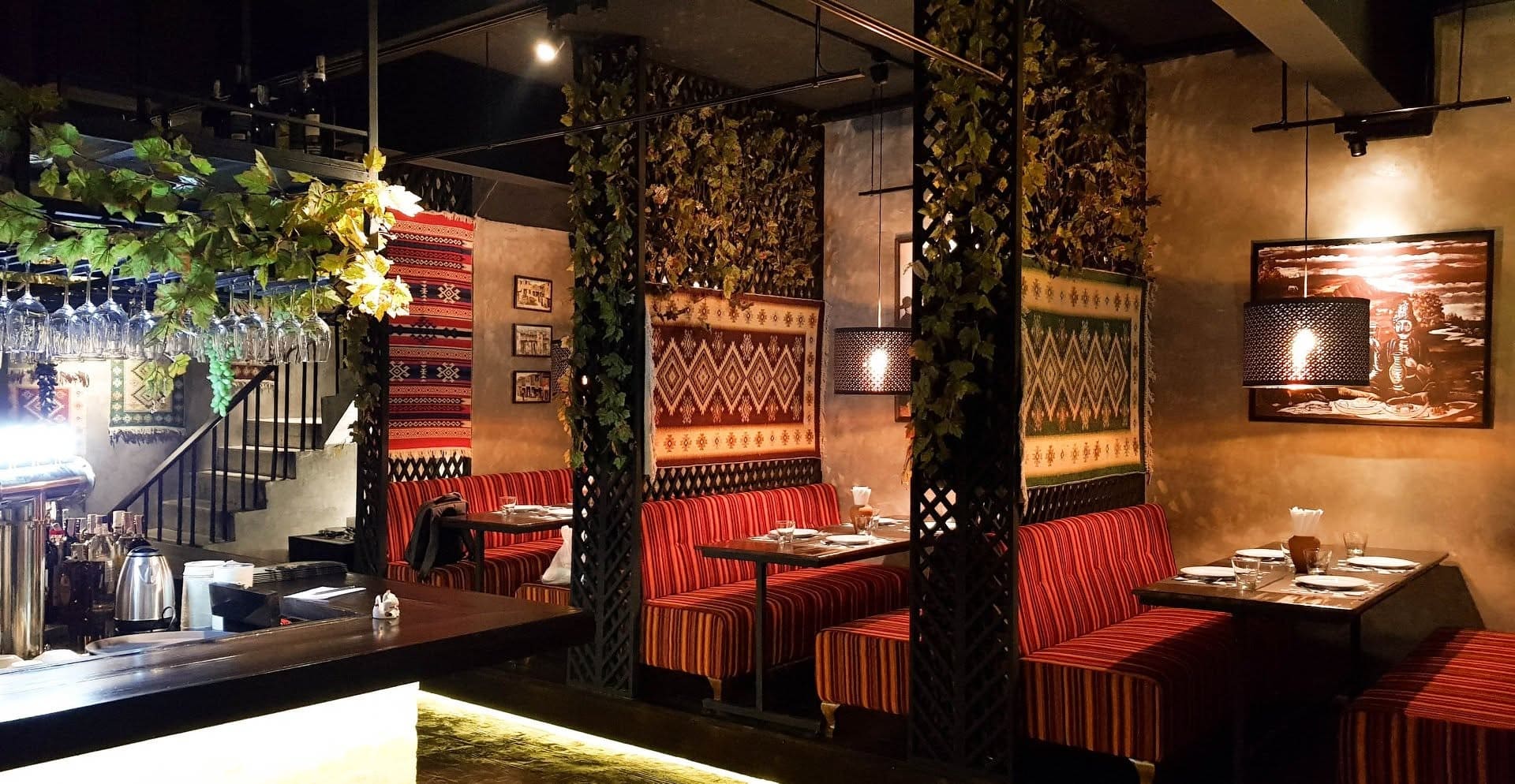 ARGO GEORGIAN GREEK BAR & GRILL — รูปภาพ (ภายในร้าน)