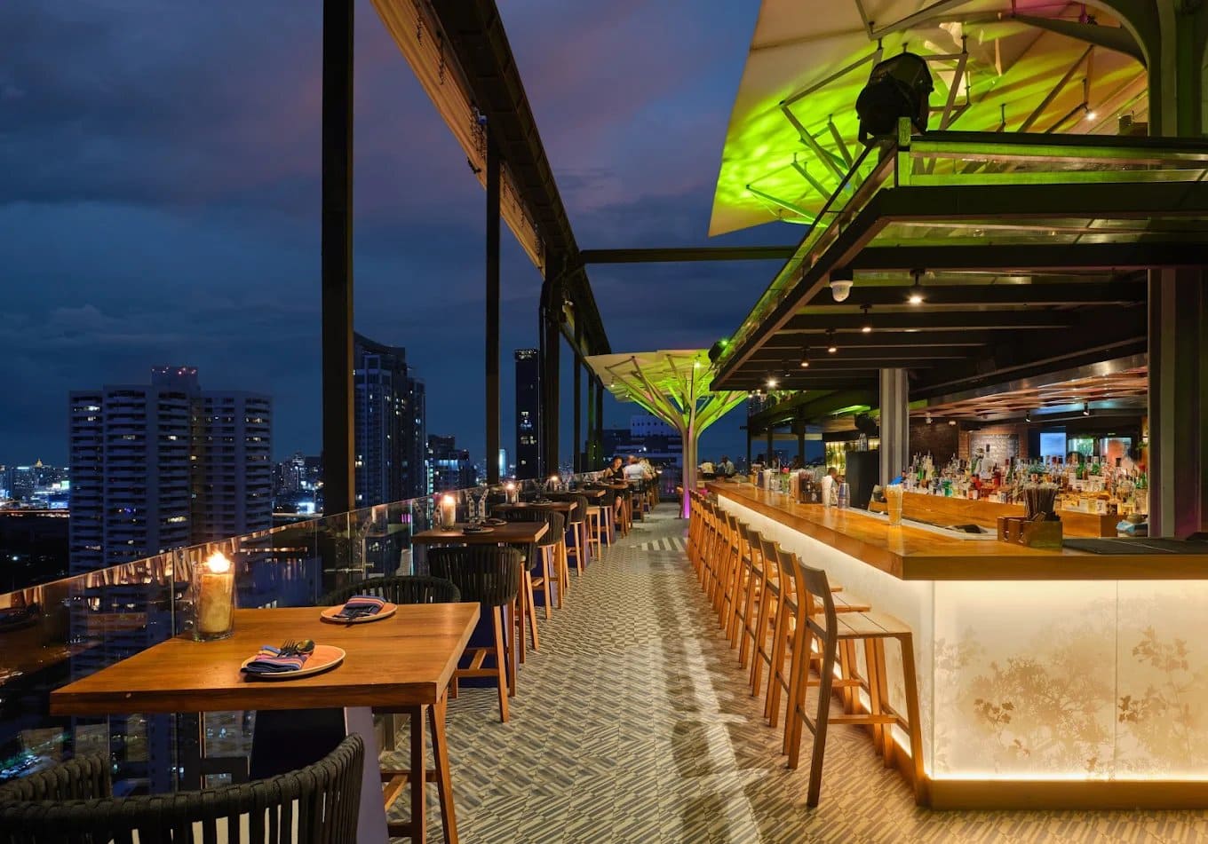 Above Eleven — รูปภาพ (ภายในร้าน)