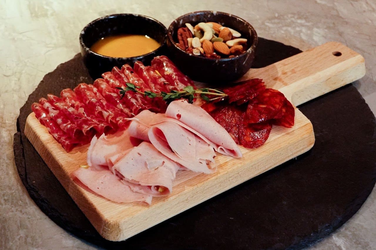 BBQ38 Ribs & Cold Cuts — รูปภาพ (อาหาร)