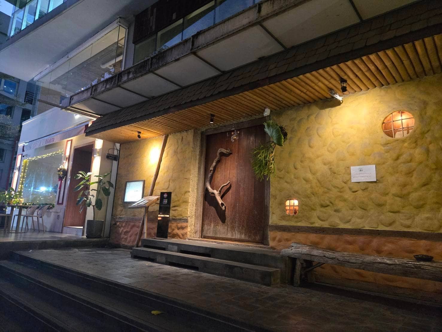 Sasaya Sukhumvit — รูปภาพ (หน้าร้าน)