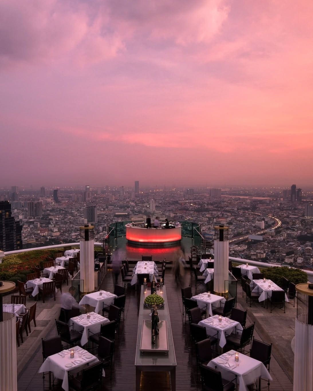Sky Bar Bangkok — รูปภาพ (ภายในร้าน)