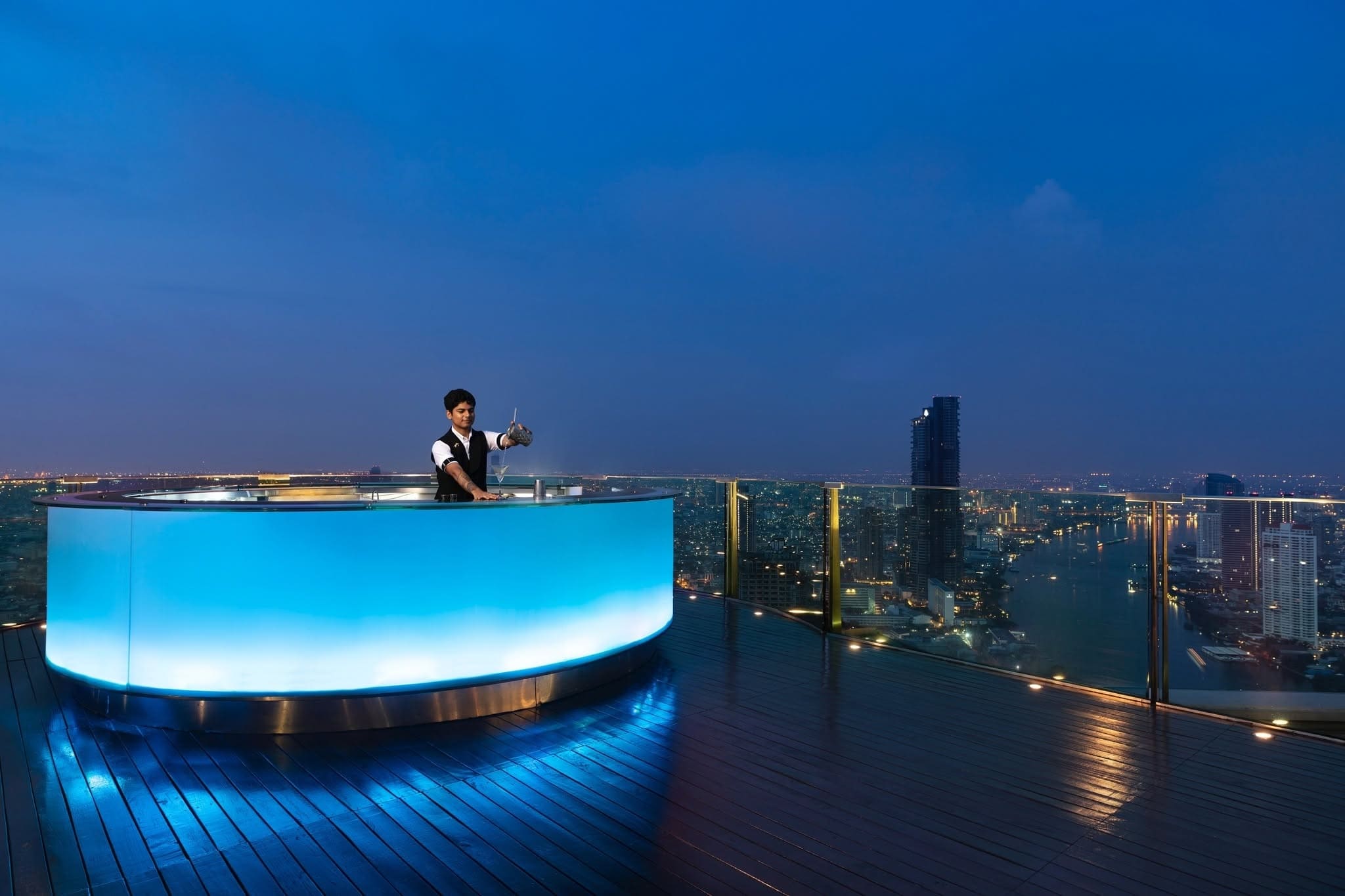 Sky Bar Bangkok — รูปภาพ (ภายในร้าน)