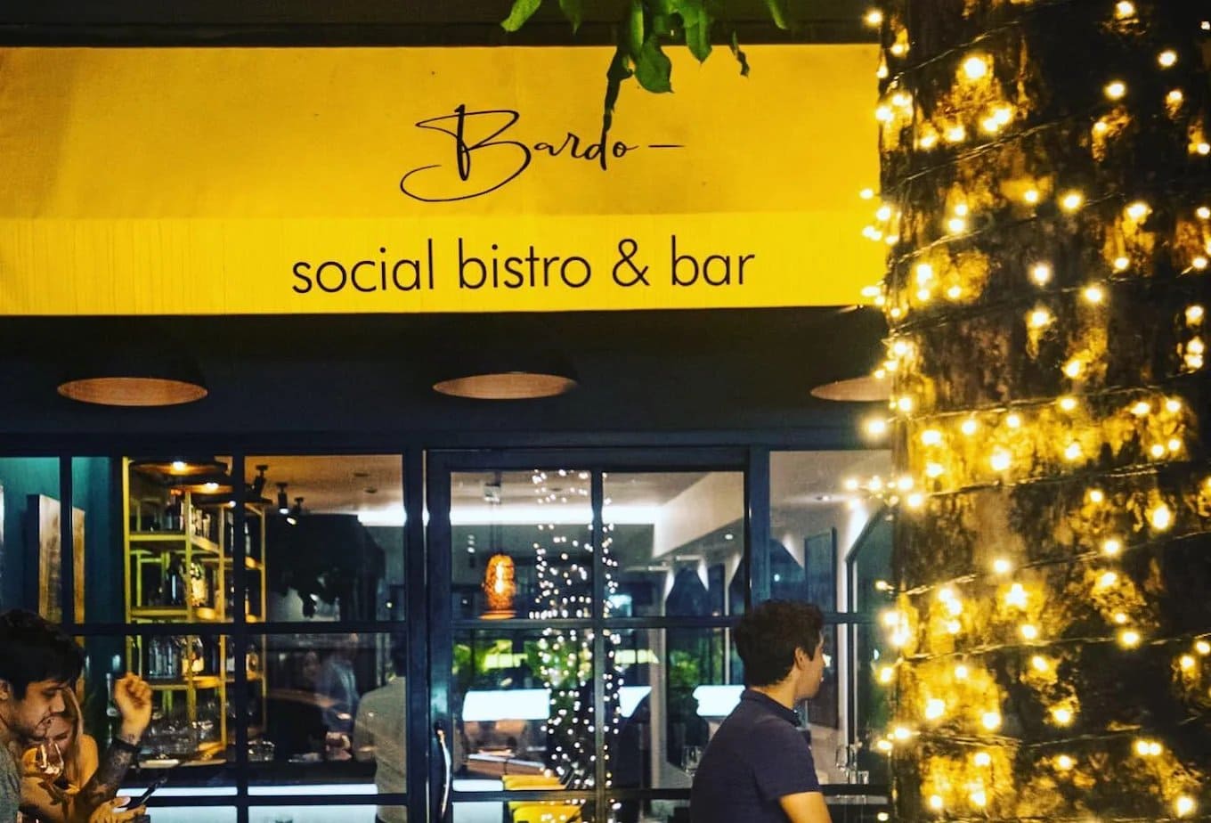 Bardo Social Bistro & Bar — รูปภาพ (หน้าร้าน)