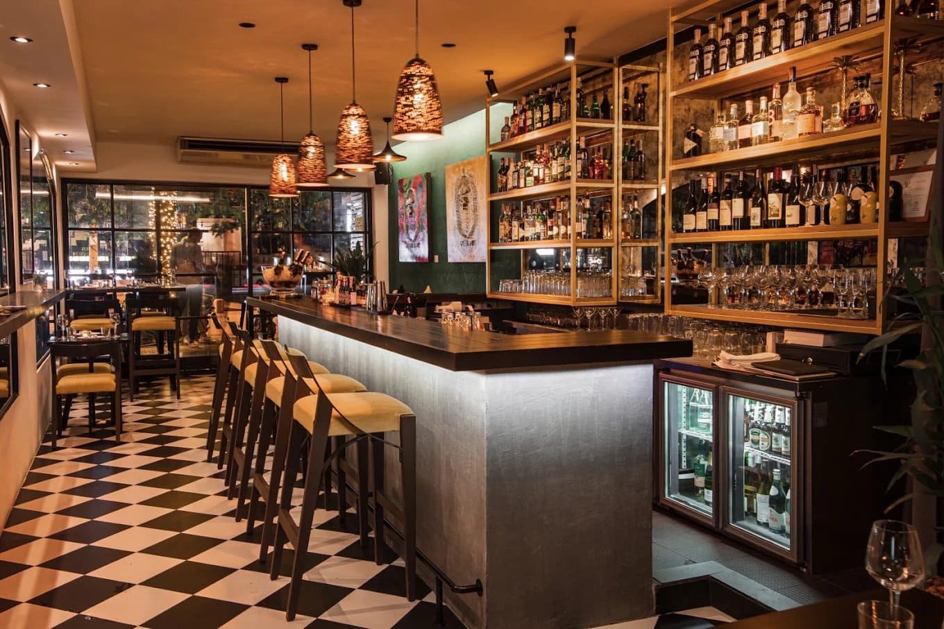 Bardo Social Bistro & Bar — รูปภาพ (ภายในร้าน)