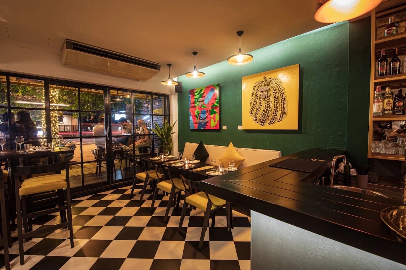 Bardo Social Bistro & Bar — รูปภาพ (ภายในร้าน)