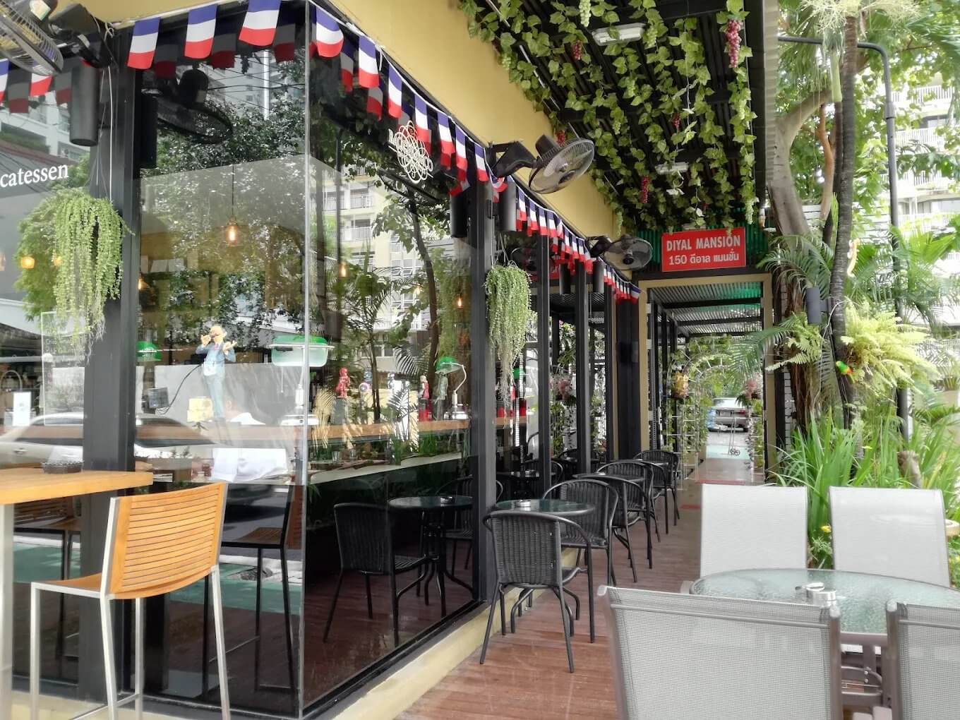 Bacchus & Co. — รูปภาพ (หน้าร้าน)