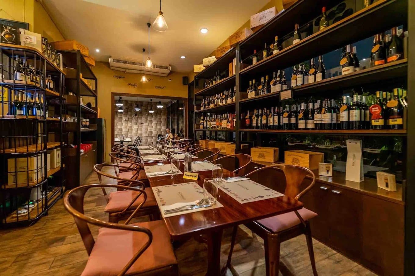 Bacchus & Co. — รูปภาพ (ภายในร้าน)