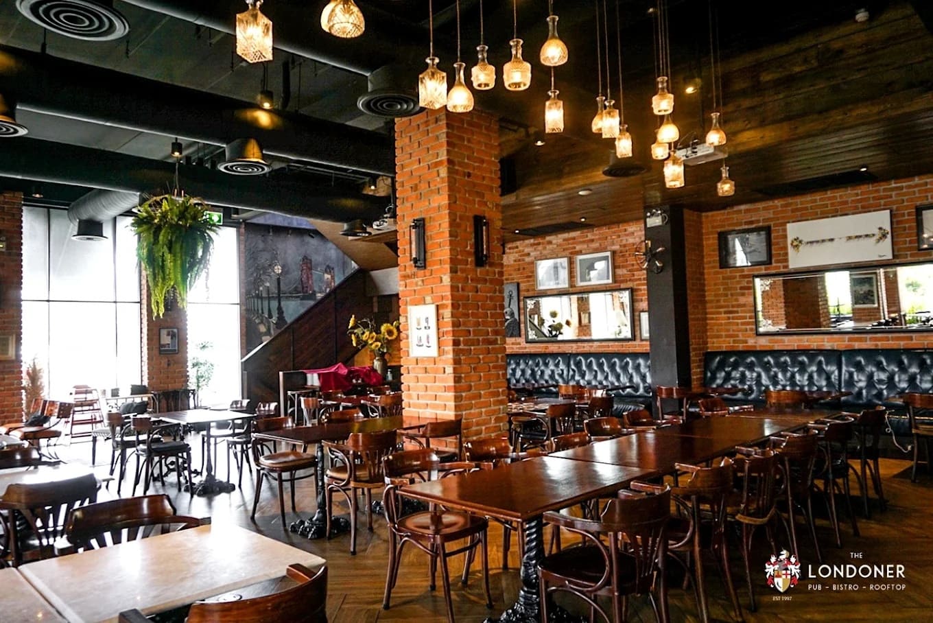 The Londoner Brew Pub — รูปภาพ (ภายในร้าน)