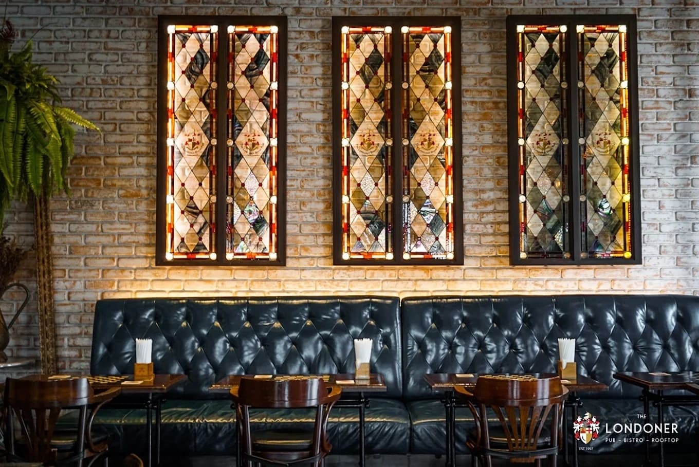 The Londoner Brew Pub — รูปภาพ (ภายในร้าน)
