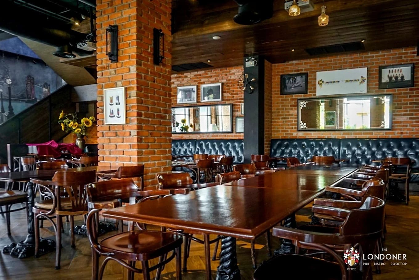 The Londoner Brew Pub — รูปภาพ (ภายในร้าน)