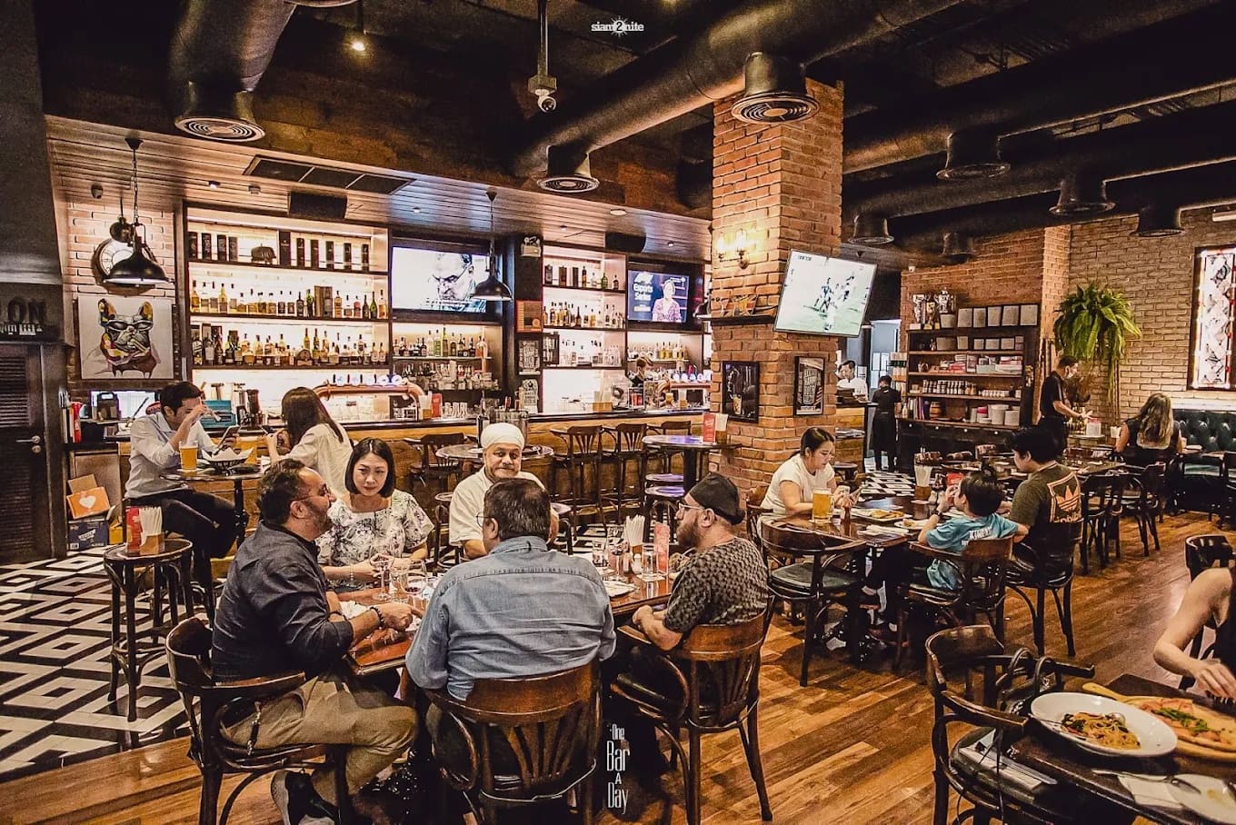 The Londoner Brew Pub — รูปภาพ (ภายในร้าน)