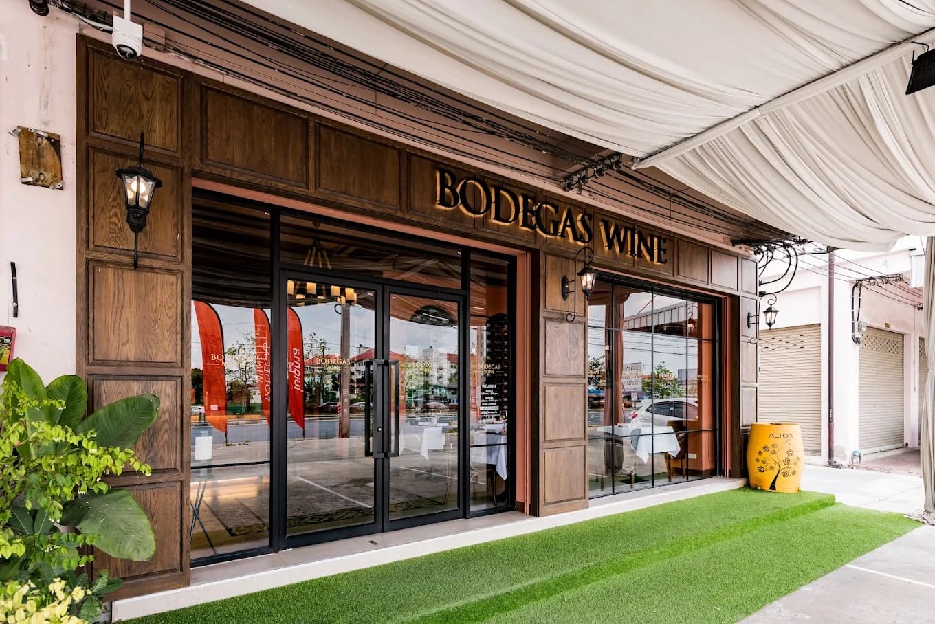 Bodegas Wine — รูปภาพ (หน้าร้าน)