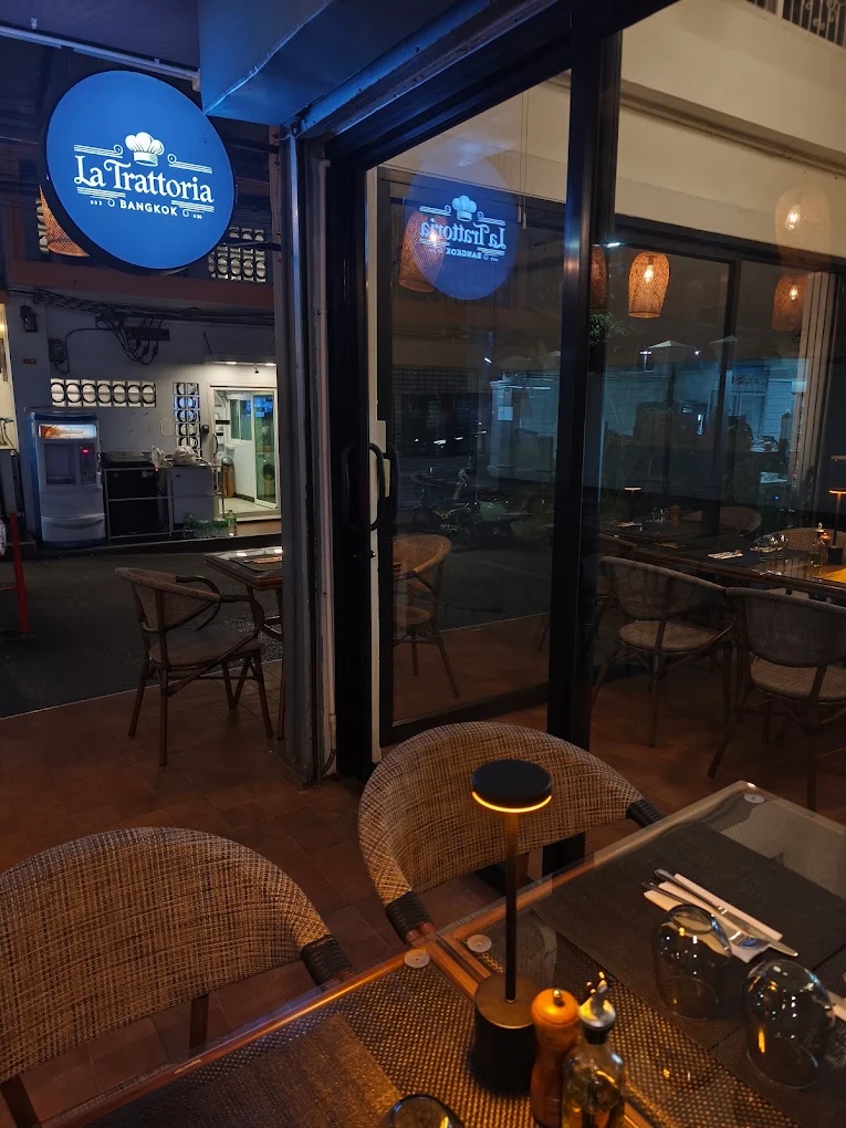 La Trattoria Bangkok — รูปภาพ (หน้าร้าน)