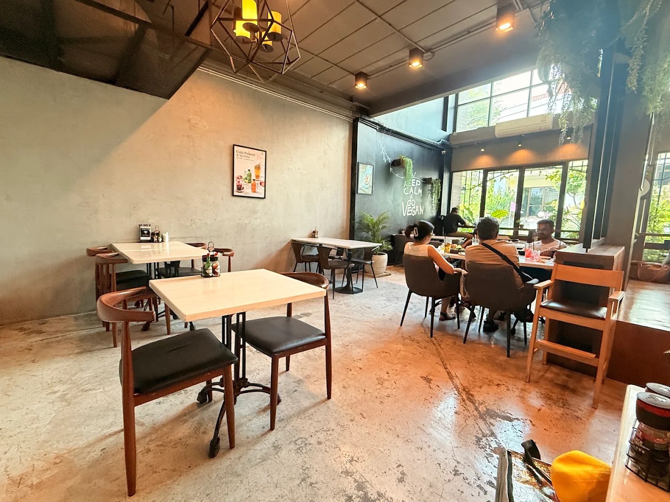 Veganerie Concept — รูปภาพ (ภายในร้าน)