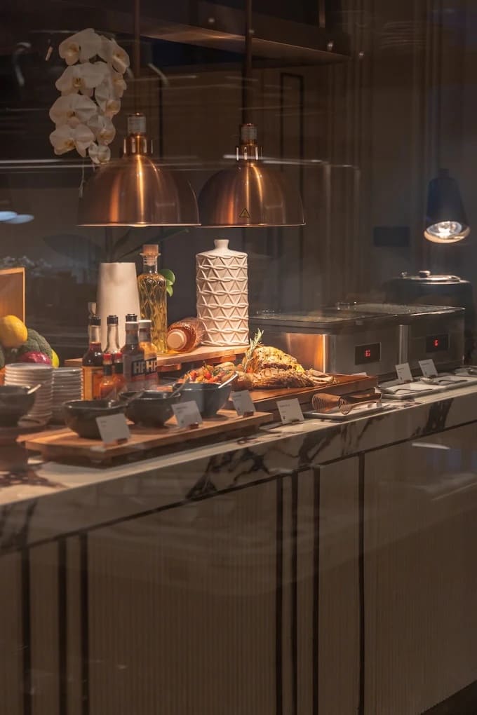 AVA Brasserie — รูปภาพ (ภายในร้าน)