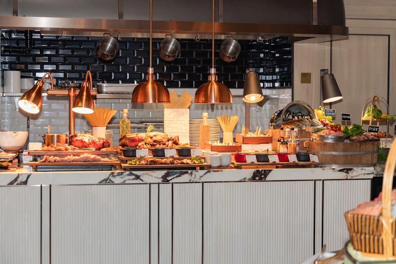 AVA Brasserie — รูปภาพ (ภายในร้าน)