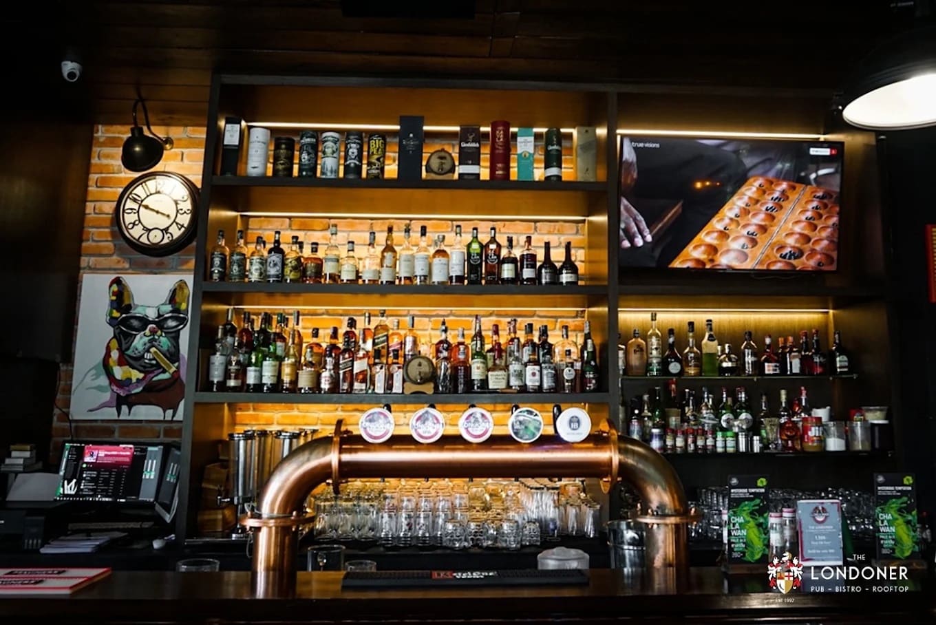 The Londoner Brew Pub — รูปภาพ (ภายในร้าน)