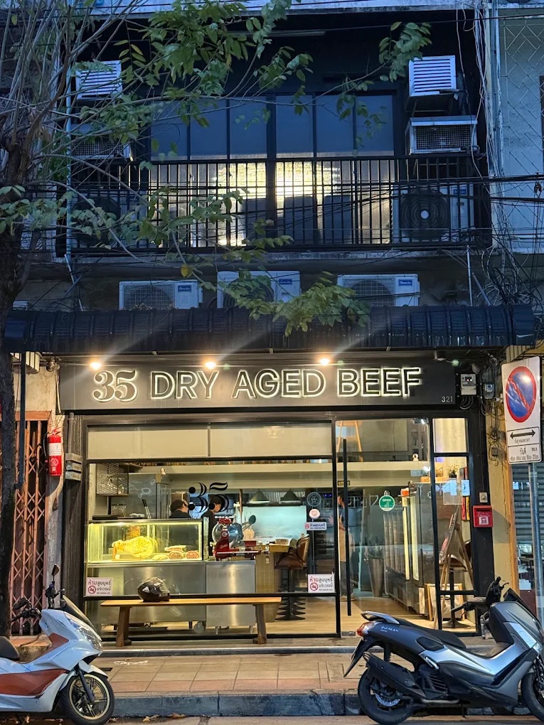 35 Dry Aged Beef — รูปภาพ (หน้าร้าน)