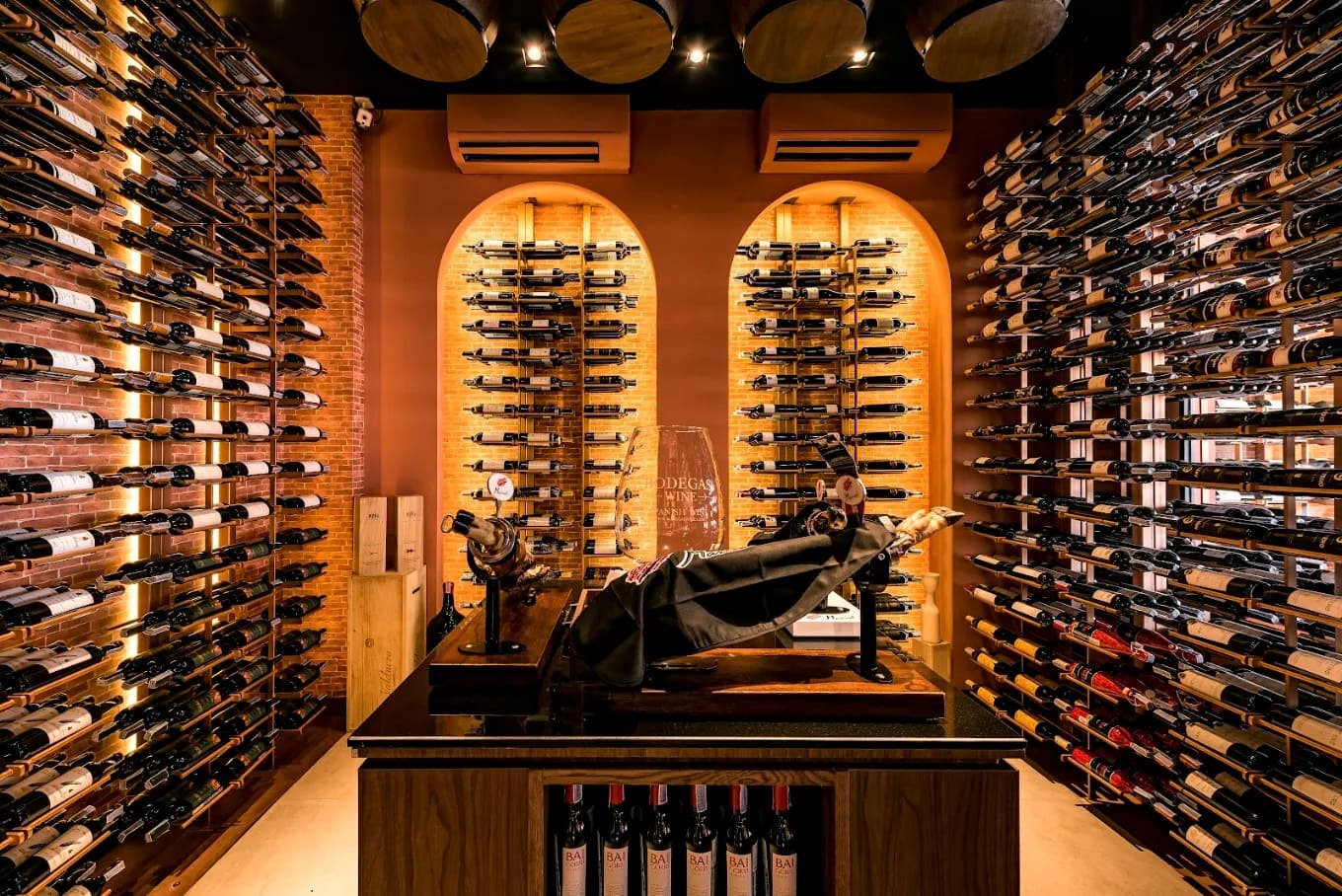 Bodegas Wine — รูปภาพ (ภายในร้าน)