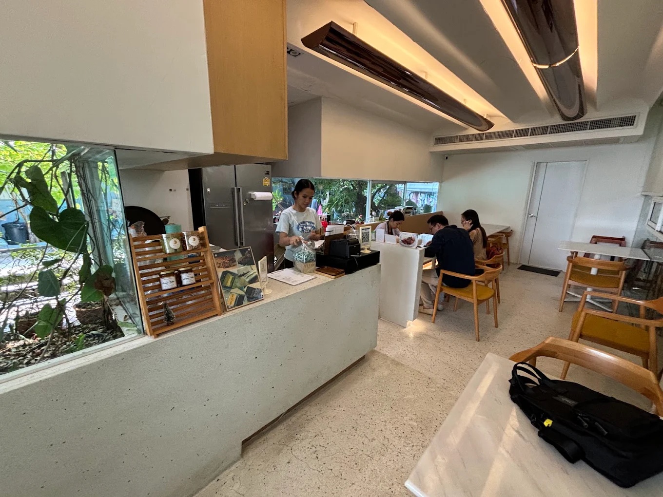 Bite Me Softly — รูปภาพ (ภายในร้าน)