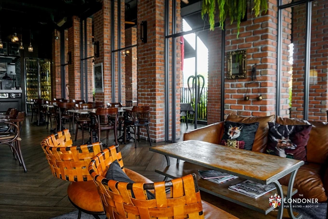 The Londoner Brew Pub — รูปภาพ (ภายในร้าน)