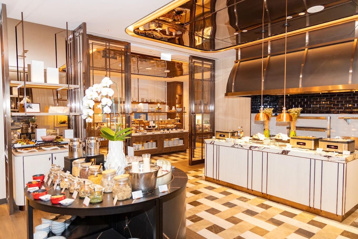 AVA Brasserie — รูปภาพ (ภายในร้าน)