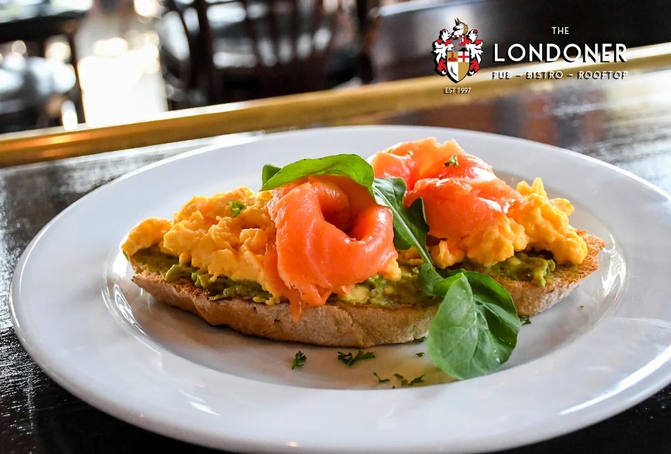 SMOKED SALMON & SCRAMBLED EGGS