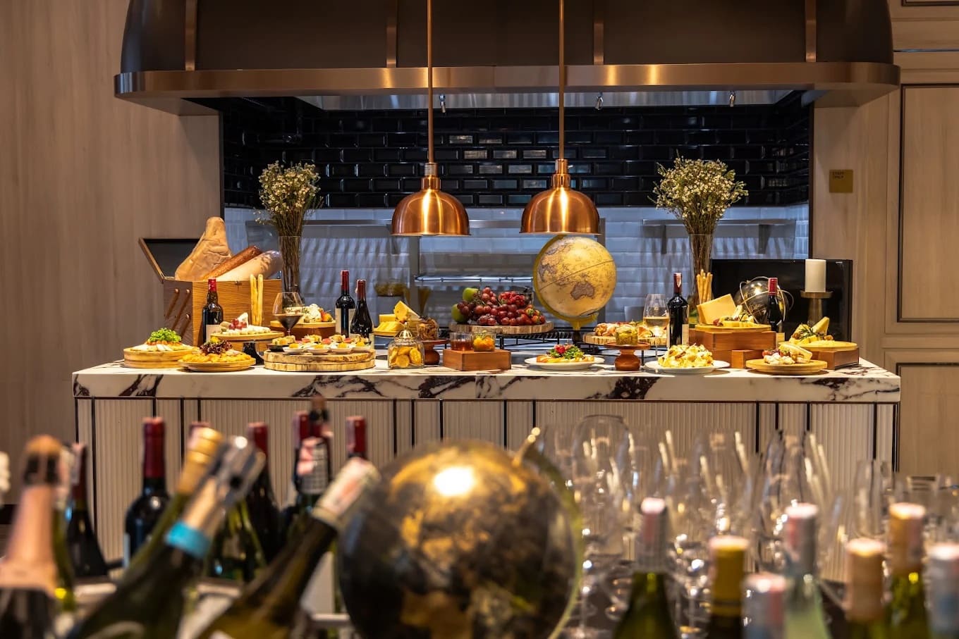 AVA Brasserie — รูปภาพ (ภายในร้าน)